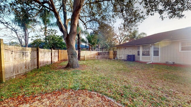 Building Photo - 12947 Tree Wy Ct N