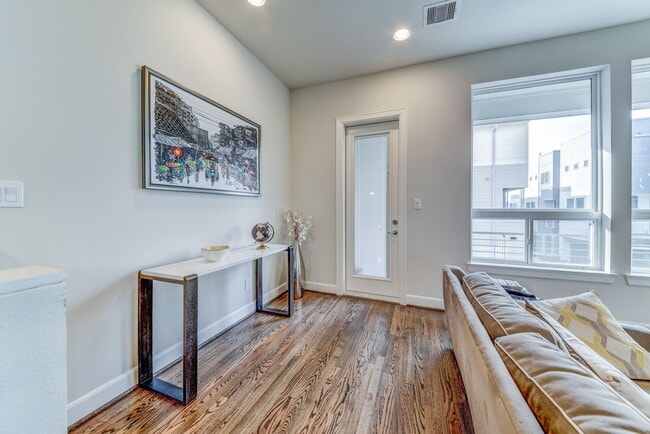 Building Photo - 320 Eado Park Cir