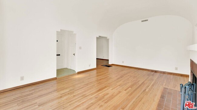Building Photo - 624 15th St