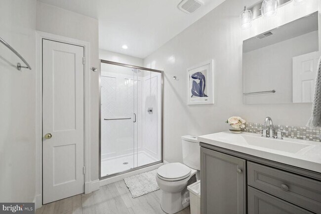 Building Photo - 4373 Westover Pl NW