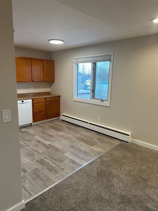 Building Photo - Heat Included! Heated Storage, 2 Bedroom/1...