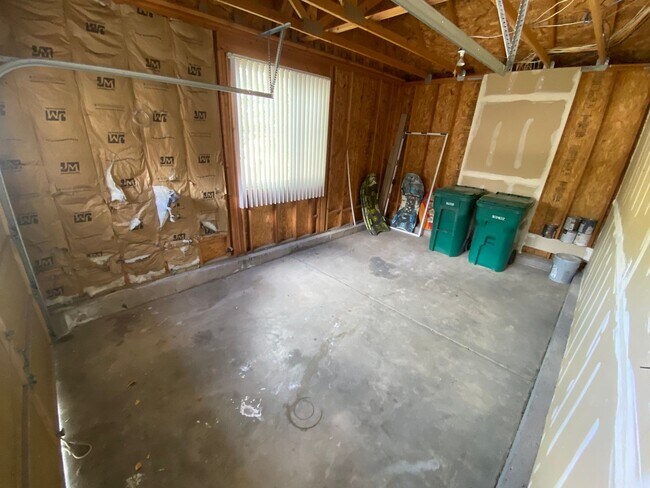 Building Photo - Spacious Home in Horizon Estates