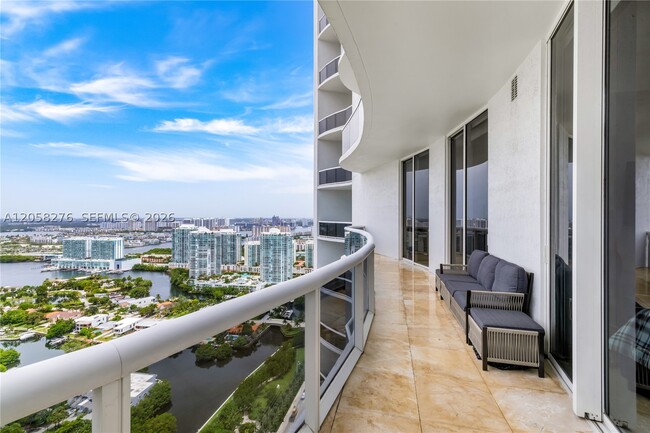 Building Photo - 16001 Collins Ave