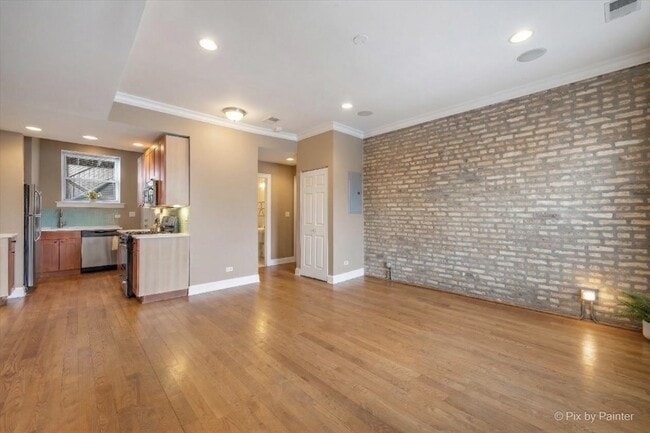 Building Photo - 6146 N Ravenswood Ave