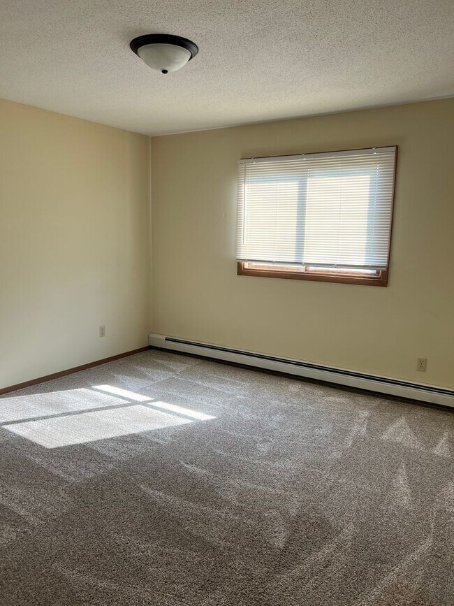 Building Photo - Benton Heights