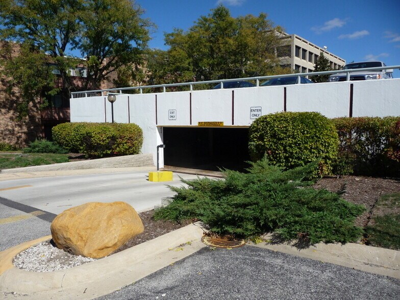 Building Photo - 1806 Hemlock Pl