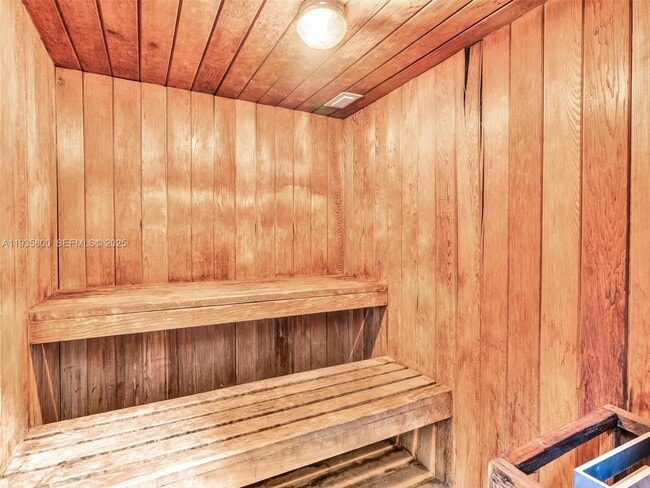 Building Photo - 6770 Indian Creek Dr