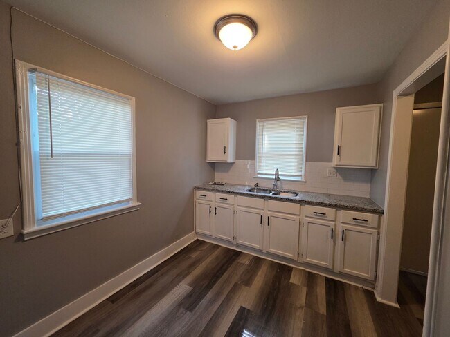 Building Photo - Single-Level 3 Bedroom, 2 Bath Home in Kansas City