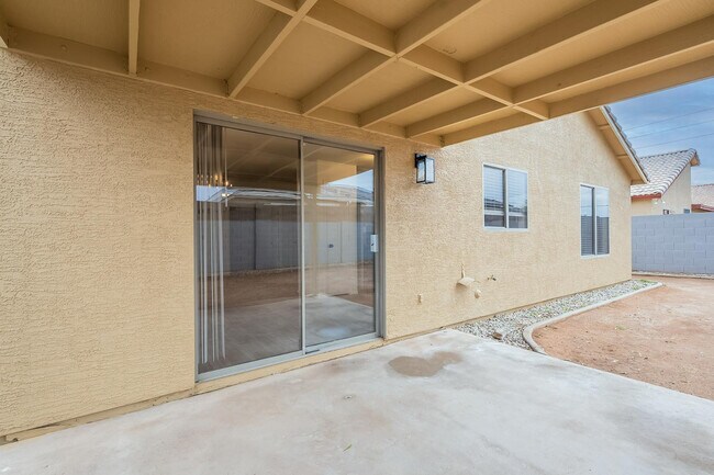 Building Photo - 338 N 152nd Dr