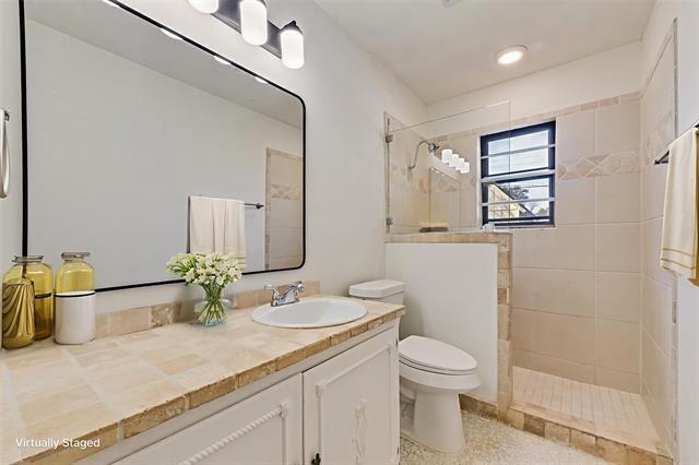 Building Photo - 413 Simmons Dr