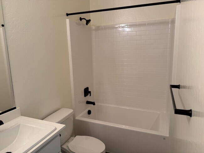 Building Photo - Brand New Home for rent in Visalia