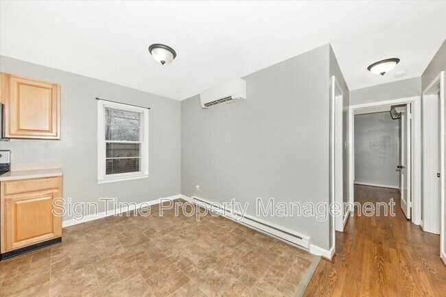 Building Photo - 11025 Rosewood Dr