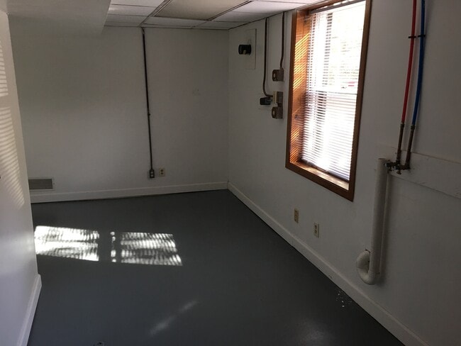 Building Photo - 525 E 47th St
