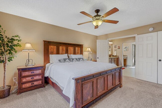 Building Photo - Stunning Doney Park Home