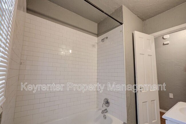 Building Photo - 3616 NW 27th St