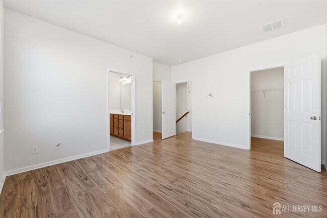 Building Photo - 6 Bond St