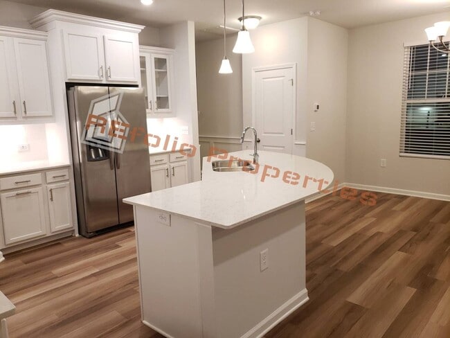 Building Photo - Beautiful 3 Bedrooms 1-Car Garage End Unit Townhouse, May 7th!