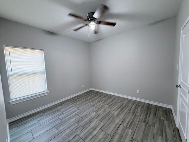 Building Photo - 5601 Cuenca Dr