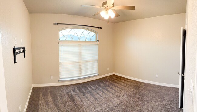 Building Photo - 9005 Grand Oaks Ln