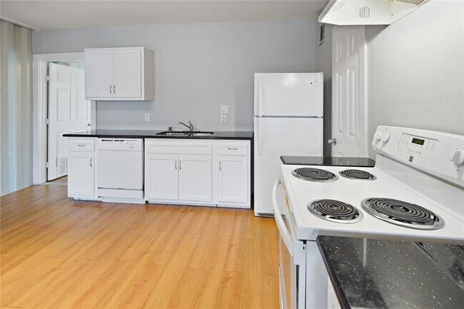 Building Photo - 3541 Mt Pleasant St