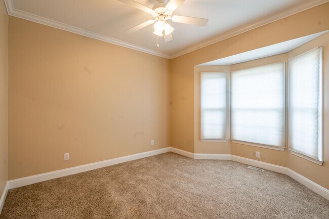 Building Photo - 1833 Waters Edge Dr