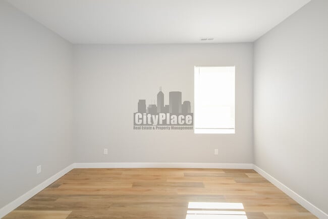 Building Photo - 2809 E Riverside Dr