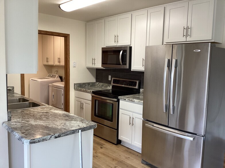 Building Photo - 2305 Parmenter St