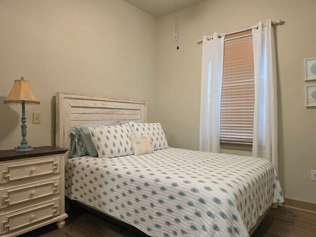 Building Photo - Ground floor 2/2 at The Enclave at Oak Hill