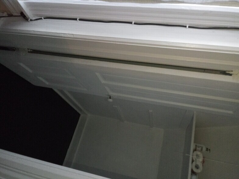 Building Photo - 520 Lawrence Ave