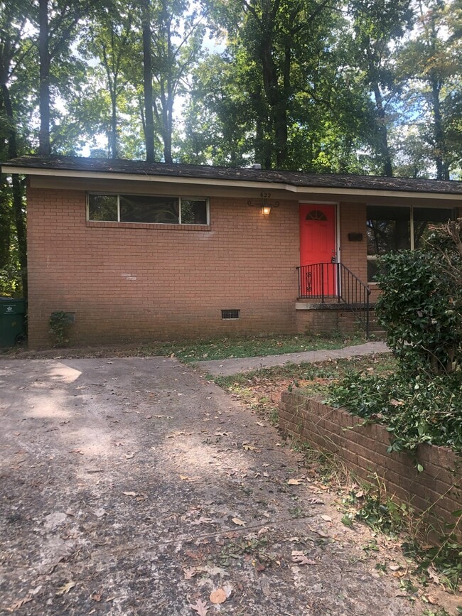 Building Photo - 622 Camrose Dr