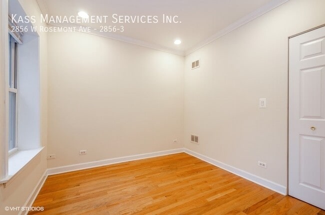 Building Photo - 2856 W Rosemont Ave