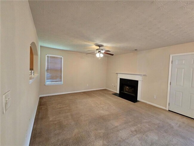 Building Photo - 5636 One Lake Way