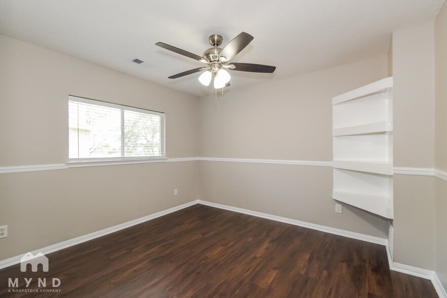 Building Photo - 2131 Crimson Lake Ln