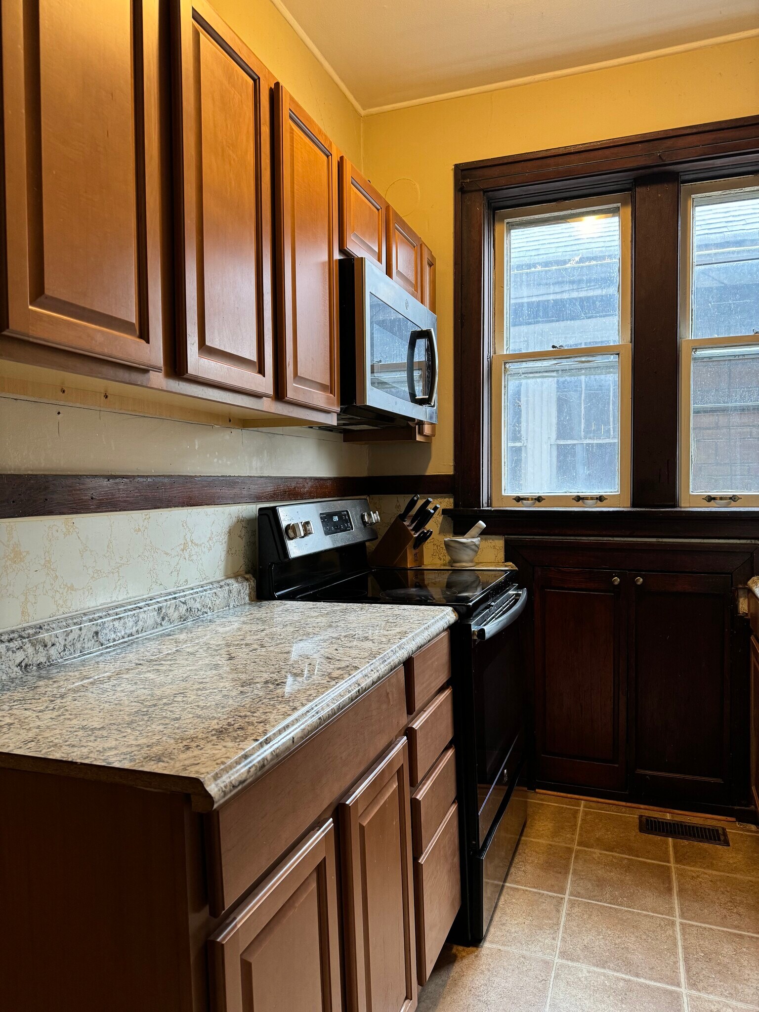 Building Photo - 2516 Bellevue Ave