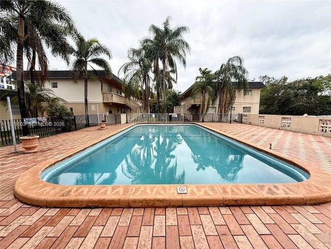 Building Photo - 1350 NE 119th St