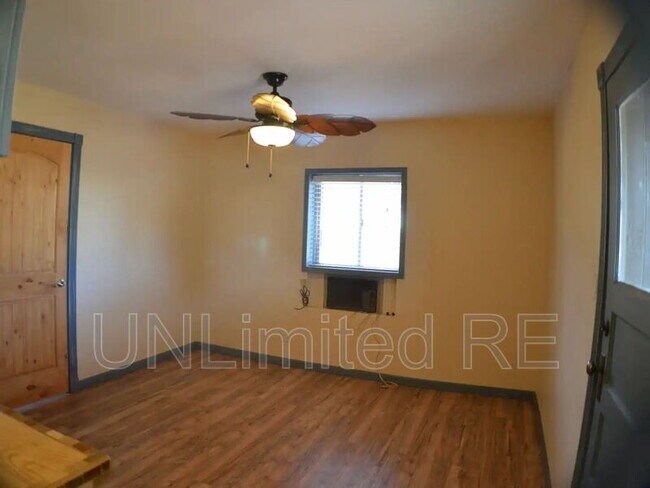 Building Photo - 1717 Cottonwood Ave