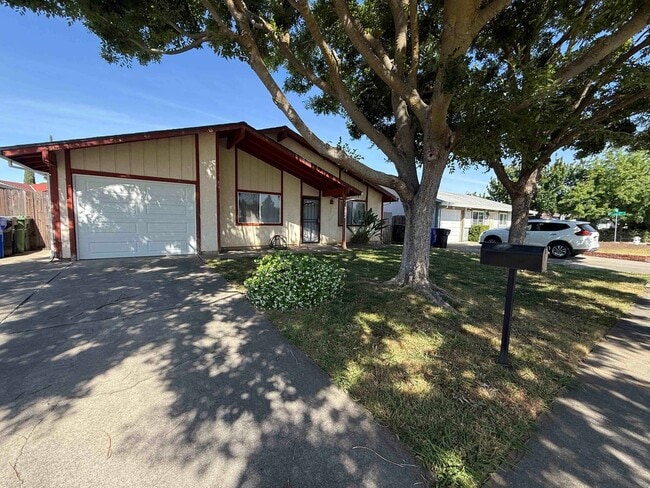 Building Photo - Elk Grove 3 Bed 2 Bath Close to Schools