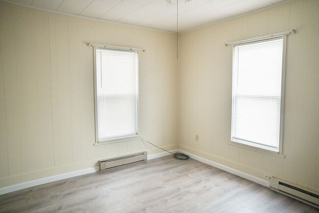 Building Photo - Spacious 5 Bedroom, 2 bathroom Home in Slatington!