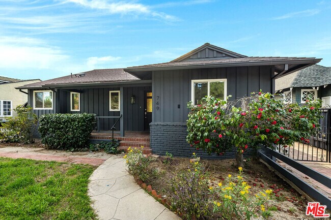 Building Photo - 749 N Niagara St