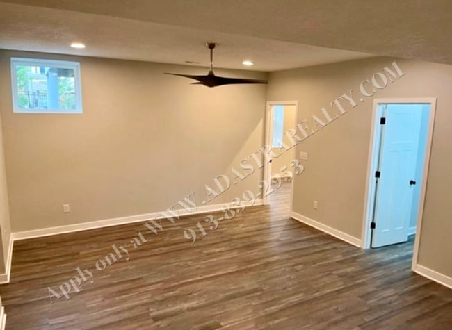 Building Photo - Open and Spacious Like New Townhome in Overland Park-Coming SOON!!