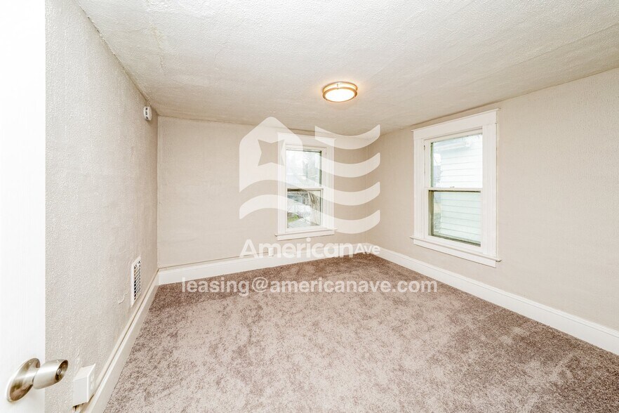 Building Photo - 177 Roycroft Dr