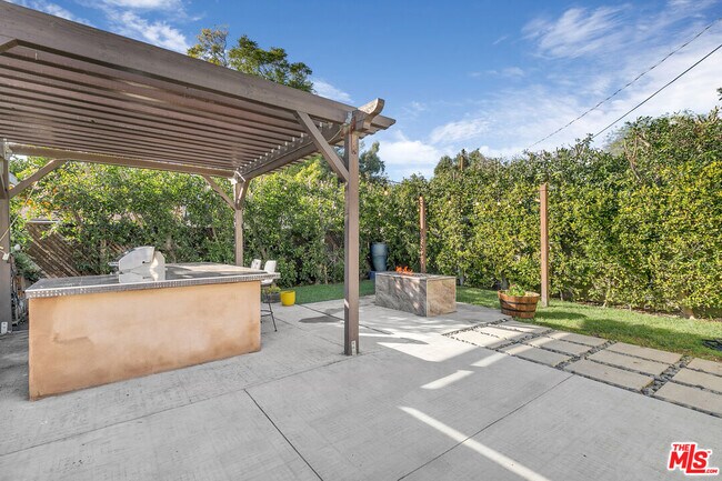 Building Photo - 6701 Blewett Ave