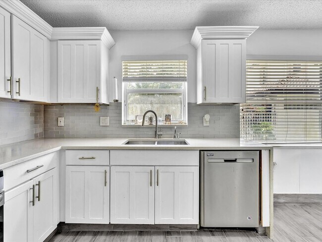 Building Photo - 7145 Crescent Creek Pl