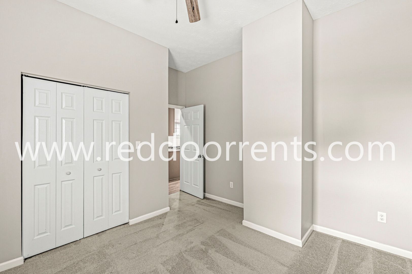 Building Photo - 2345 N Kenwood Ave