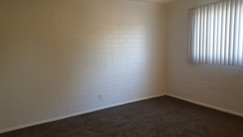 Building Photo - 1123 E Sierra Vista Dr
