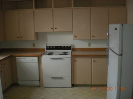 Building Photo - 3 Bedroom, 1 Bath Apartment for Rent - Clo...