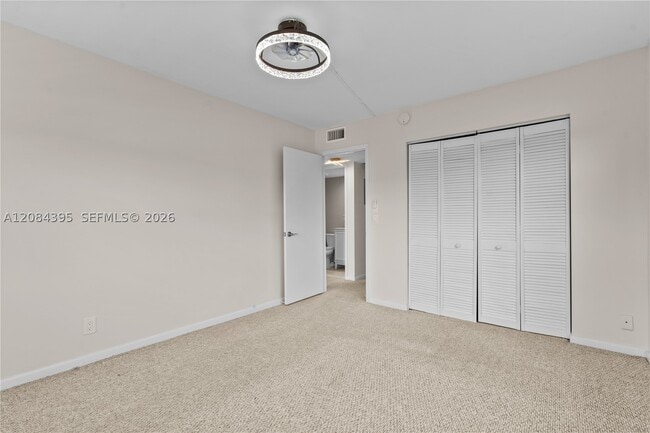 Building Photo - 523 Fanshaw N