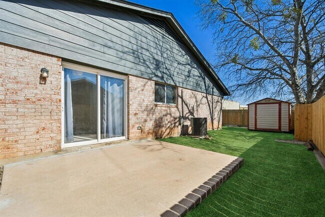 Building Photo - 9413 Quail Meadow Dr