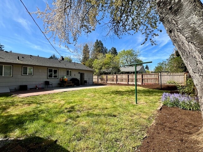 Building Photo - 18641 NE Everett Ct