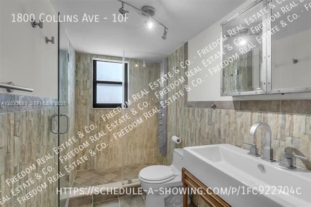 Building Photo - 1800 Collins Ave